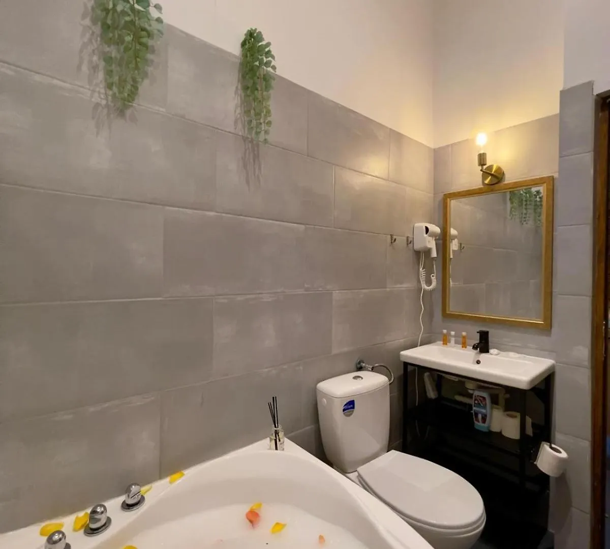 Old Town Jacuzzi Studio 부쿠레슈티