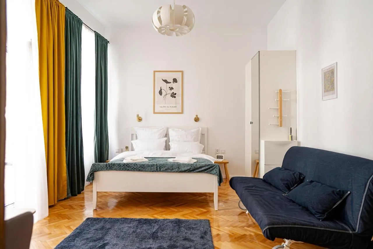 Old Town Jacuzzi Studio Bukareszt 0*,  Rumunia