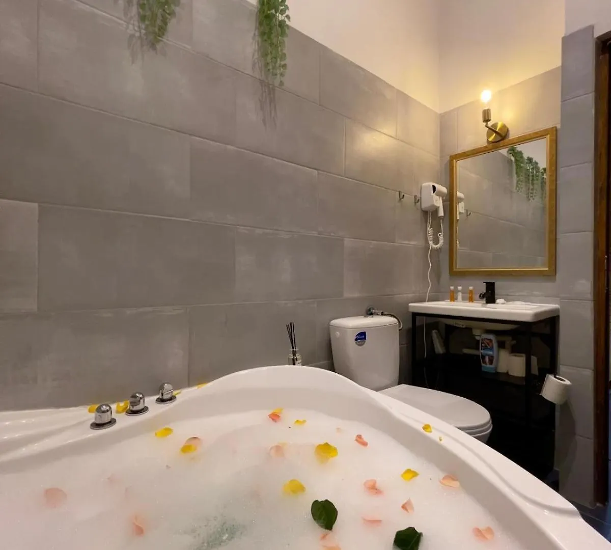 Old Town Jacuzzi Studio Bukareszt Apartament